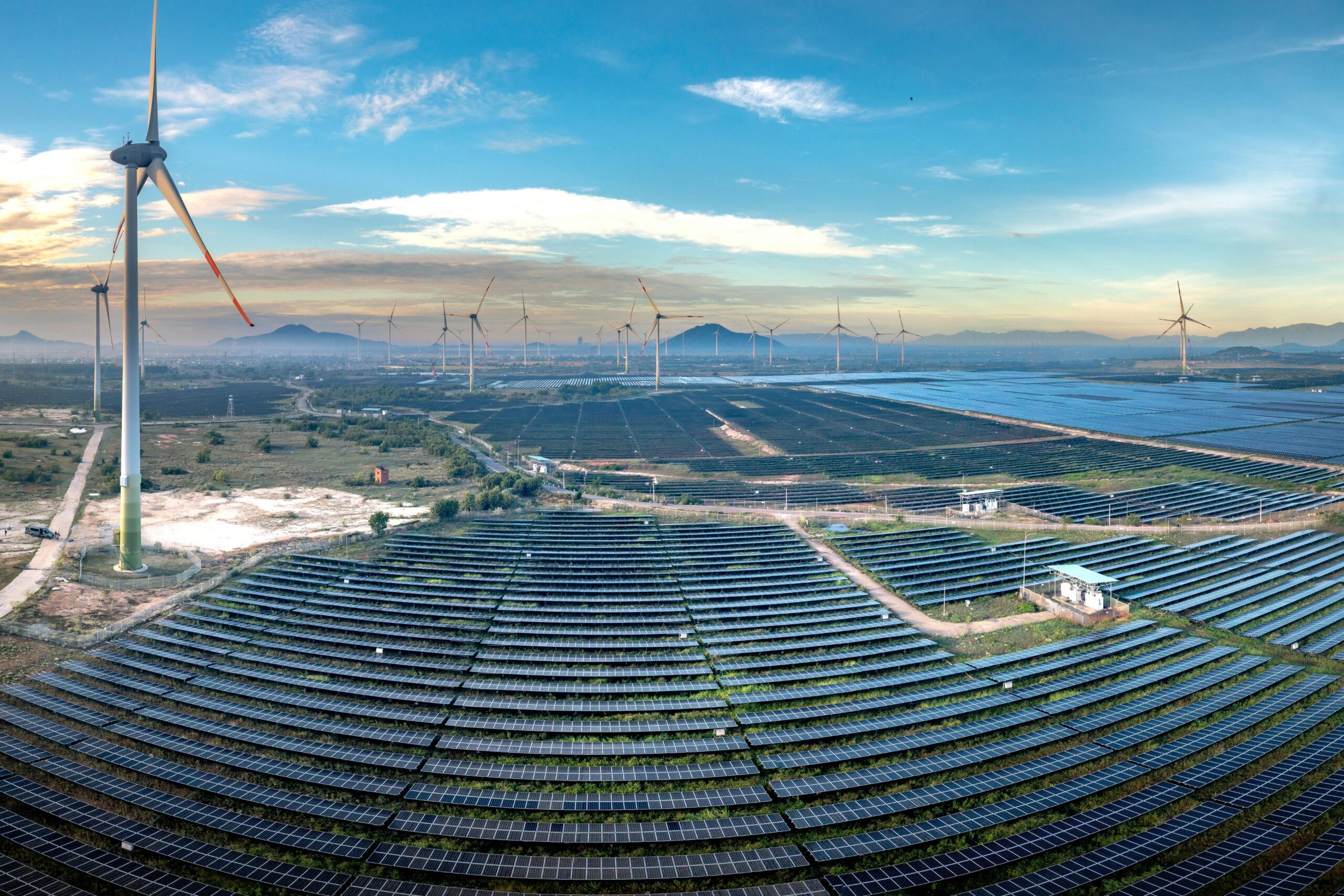 ESG Funds financing India renewable energy projects with solar panels and wind turbines for sustainable market growth